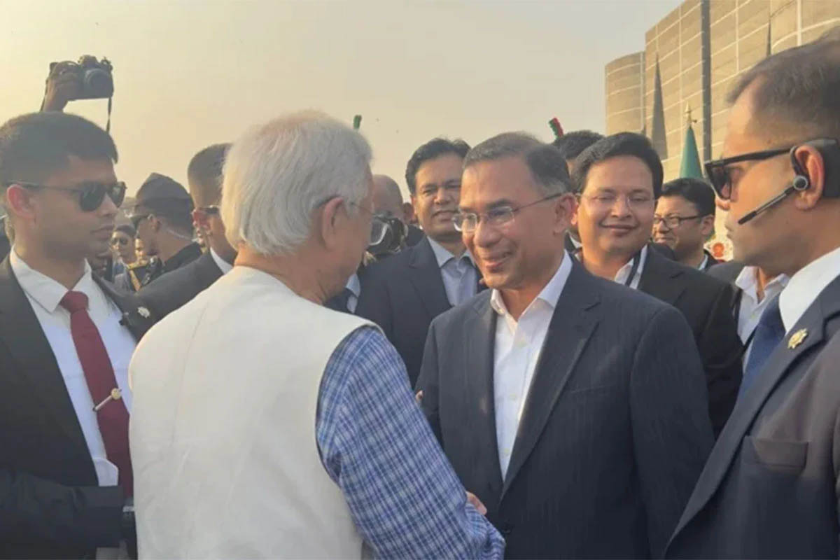 নবনির্বাচিত প্রধানমন্ত্রীর সঙ্গে শুভেচ্ছা বিনিময় বিদায়ী প্রধান উপদেষ্টার