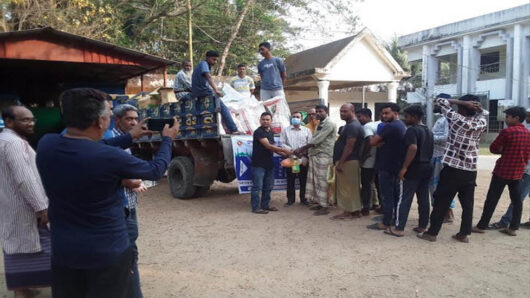 গোলাপগঞ্জে টিসিবি’র গাড়িতে উপচেপড়া ভিড়