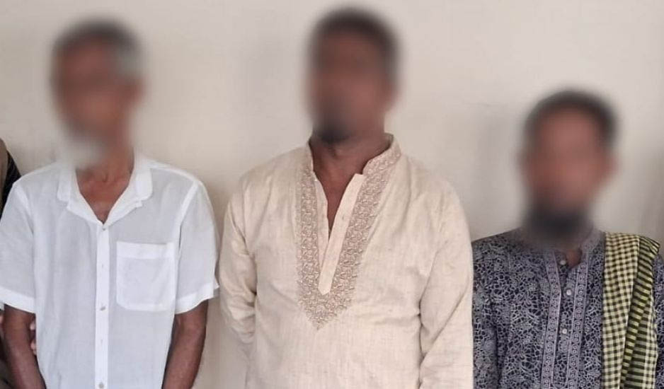 রমজানে জু য়া খেলা, ৩ জন গ্রে ফ তা র
