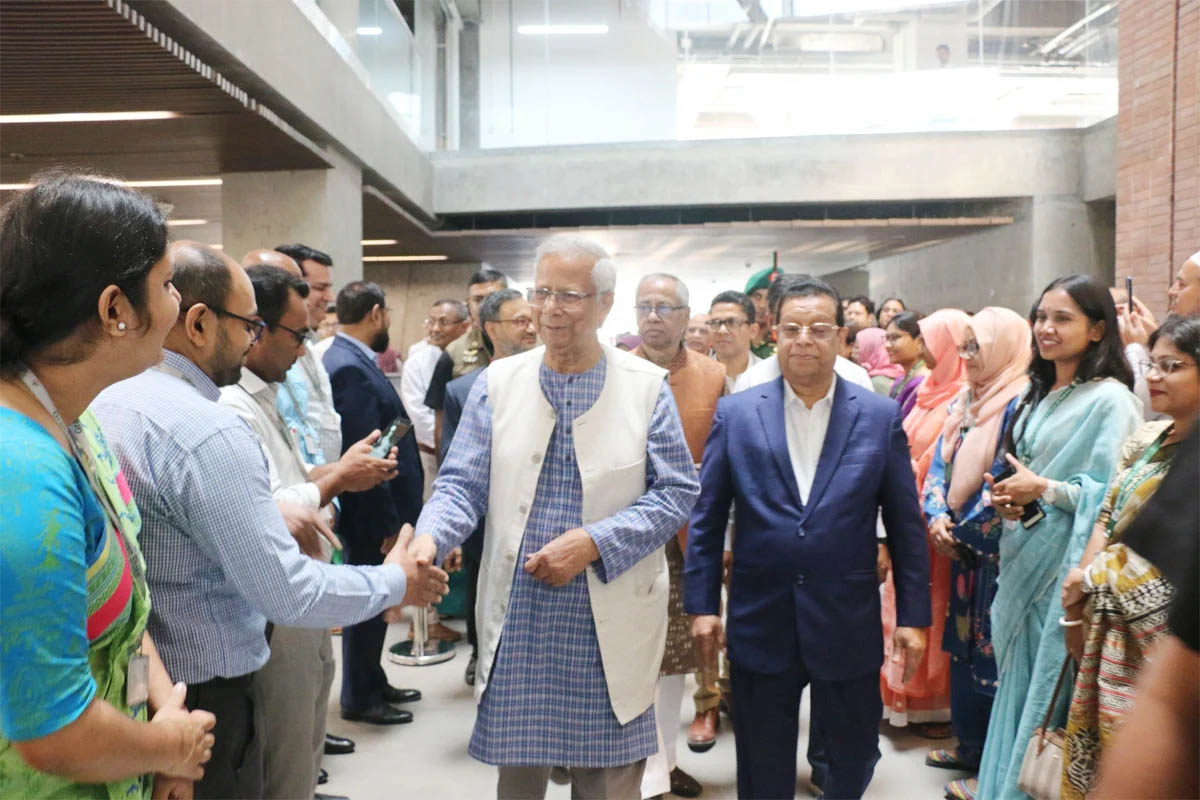আগের কর্মস্থলে ফিরলেন ড. ইউনূস