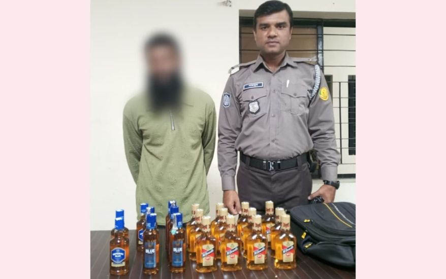 পু লি শে র খাঁচায় আলী