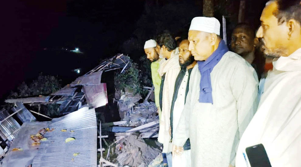 কুশিয়ারায় কয়েকটি বসতবাড়ি বিলীন, খবর শুনে মধ্যরাতেই ছুটে গেলেন এমপি এমরান চৌধুরী