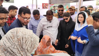 কড়াইলে ফ্রি হার্ট ক্যাম্পে ওষুধ বিতরণ করলেন জুবাইদা রহমান