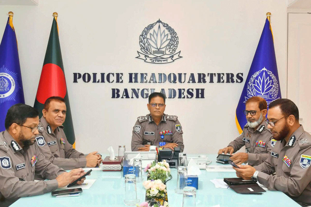 চাঁদাবাজি-ছিনতাই বন্ধে পুলিশকে কঠোর হতে বললেন আইজিপি