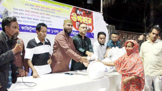 কাজিটুলা যুবসমাজের উদ্যোগে ‘ঈদ উপহার’ বিতরণ