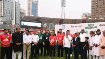 প্রীতি ফুটবল ম্যাচ দেখতে জাতীয় স্টেডিয়ামে প্রধানমন্ত্রী