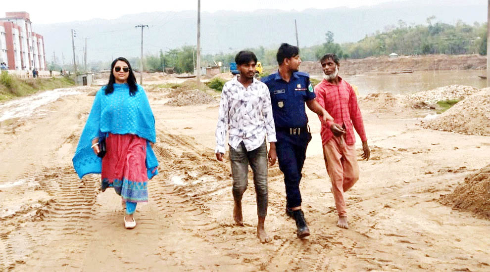 জৈন্তাপুরে দুইজনকে ৪০ হাজার টাকা জ রি মা না