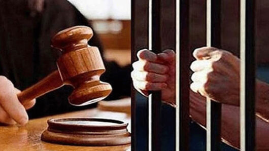 কালনী নদীর তীর থেকে অবৈধ মাটি কাটায় যুবকের কা রা দ ণ্ড