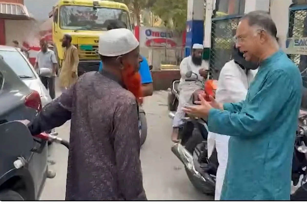 আ ক স্মি ক তেলের পাম্প পরিদর্শনে জ্বালানিমন্ত্রী, দিলেন যে নির্দেশনা