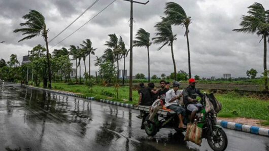 সিলেটে ৬০ কিমি বেগে ঝড়ের আভাস