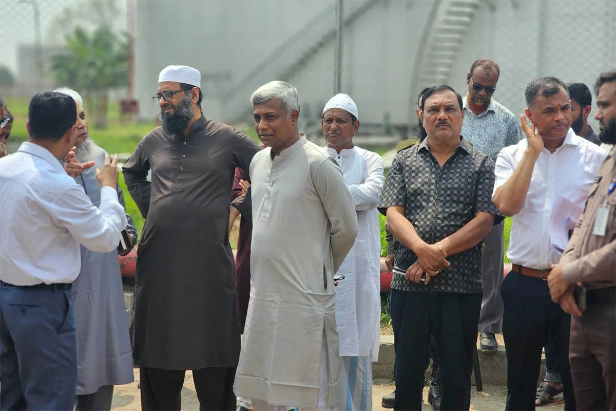 সিদ্ধিরগঞ্জে পদ্মা ও মেঘনা পেট্রোলিয়াম ডিপোতে প্রতিমন্ত্রীর পরিদর্শন