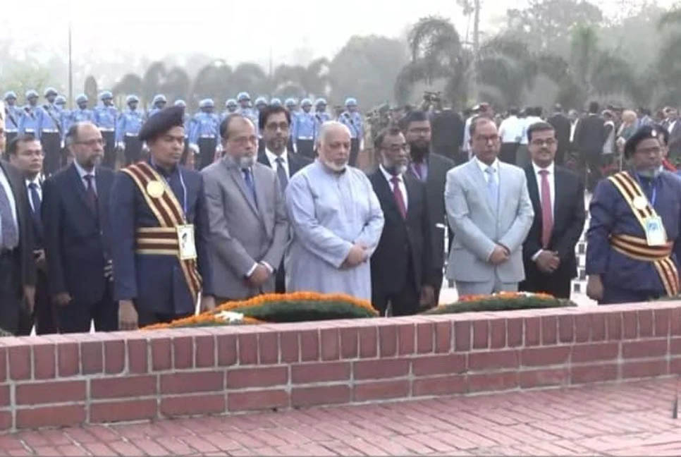 স্বাধীনতা দিবসে জাতীয় স্মৃতিসৌধে প্রধান বিচারপতির শ্রদ্ধা