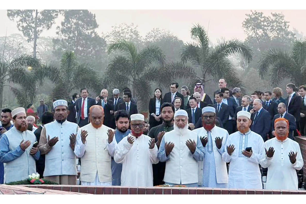 স্মৃতিসৌধে বীর শহীদদের প্রতি শ্রদ্ধা জানালেন বিরোধীদলীয় নেতা