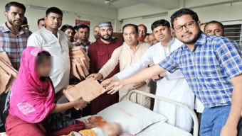 শান্তিগঞ্জ স্বাস্থ্য কমপ্লেক্সে রোগীদের মাঝে ঈদ উপহার বিতরণ