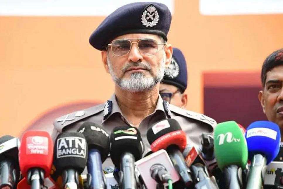 ঈদে রাজধানী ঢাকার আ ই ন শৃ ঙ্খ লা পরিস্থিতি স্বাভাবিক : ডিএমপি কমিশনার