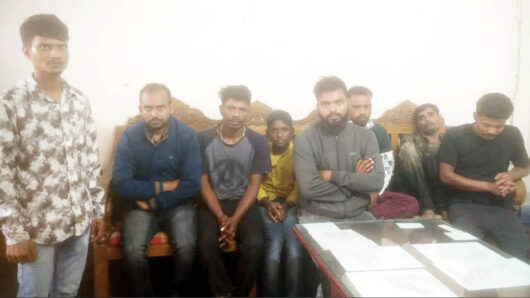 জৈন্তাপুর সীমান্তে ১৮ বাংলাদেশি আ ট ক