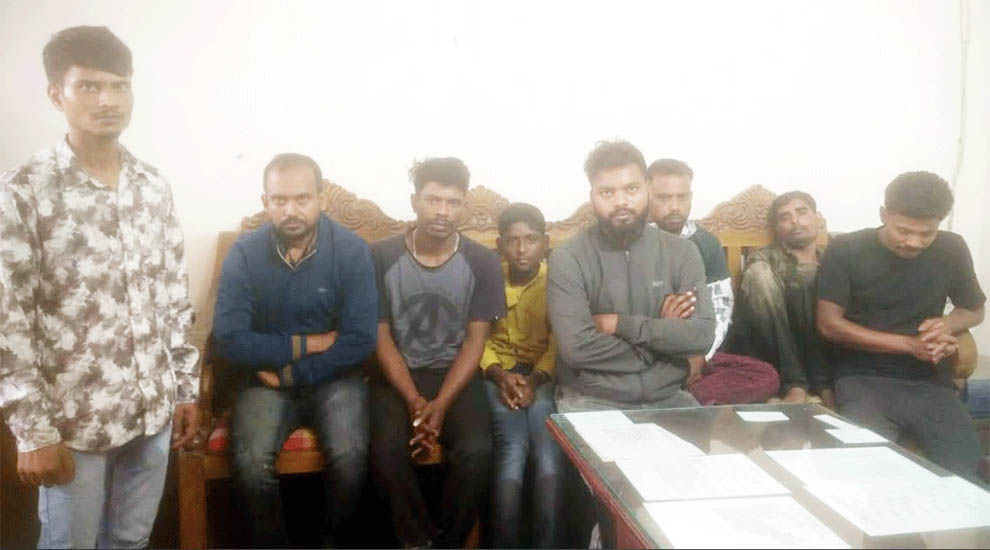 জৈন্তাপুর সীমান্তে ১৮ বাংলাদেশি আ ট ক