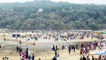 সিলেটে পর্যটকদের উপচেপড়া ভিড়