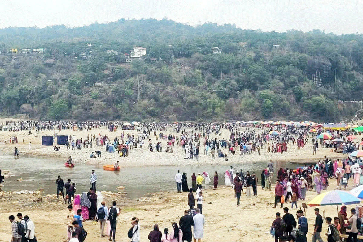 সিলেটে পর্যটকদের উপচেপড়া ভিড়