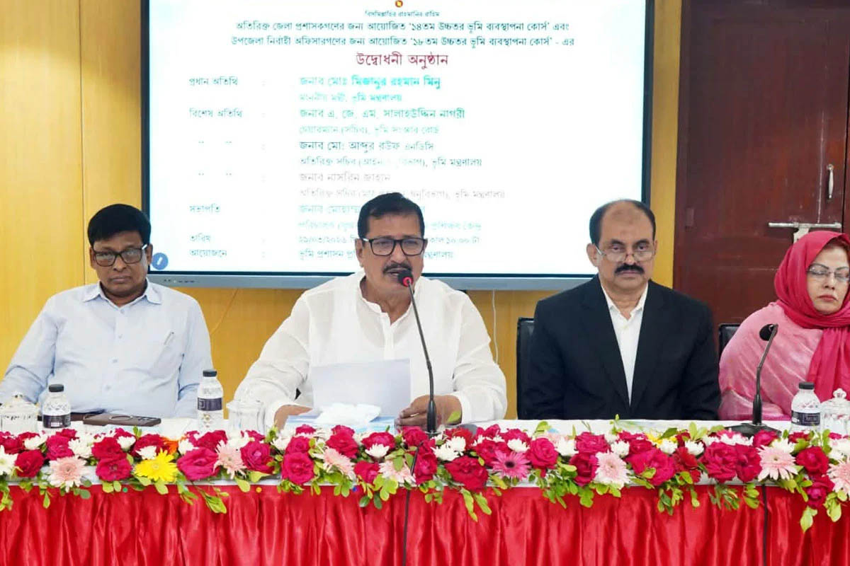 মাঠ পর্যায়ের কর্মকর্তাদের জনগণের প্রত্যাশা পূরণে কাজ করতে হবে : ভূমিমন্ত্রী