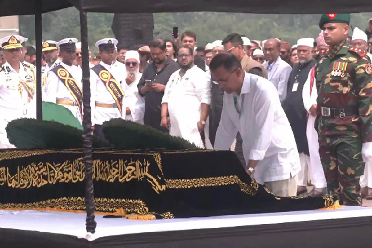 দিলারা হাফিজের জানাজা সম্পন্ন, কফিনে প্রধানমন্ত্রীর শ্রদ্ধা
