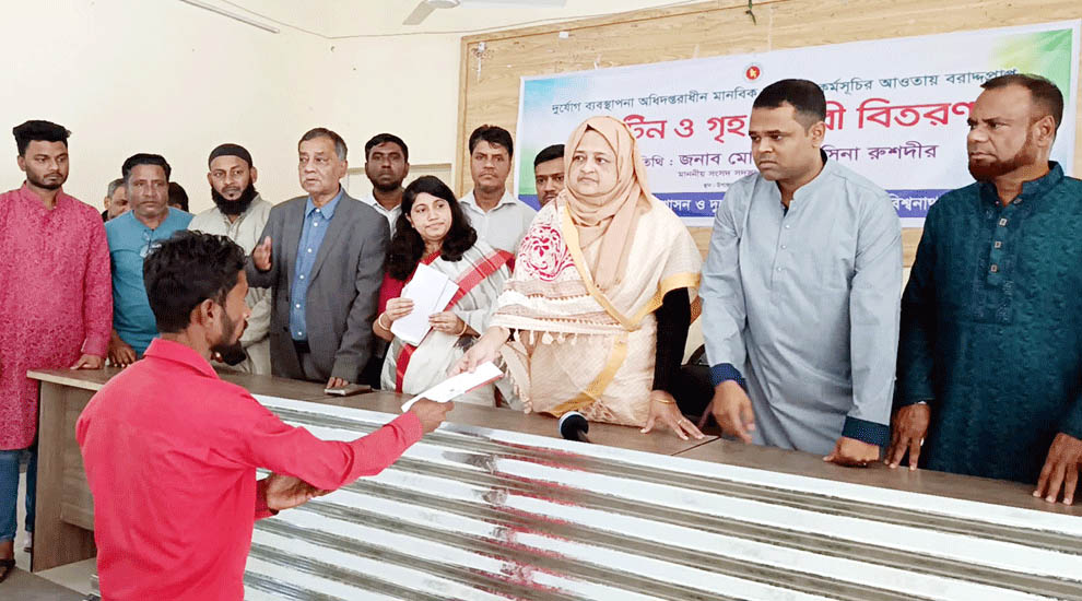 বিশ্বনাথে শিলাবৃষ্টিতে ক্ষ তি গ্র স্থ দে র এমপি লুনার ঢেউটিন-অর্থ বিতরণ