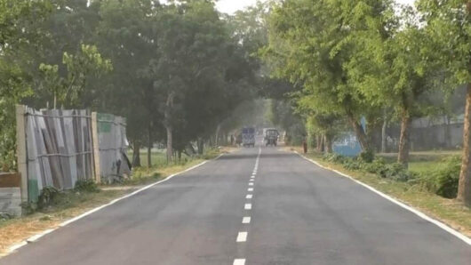 শ্রীমঙ্গলে সড়কে ঝ র লো ৩ প্রাণ