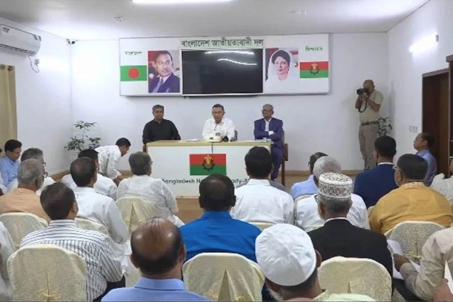 নবনিযুক্ত জেলা পরিষদ প্রশাসকদের সঙ্গে প্রধানমন্ত্রীর বৈঠক