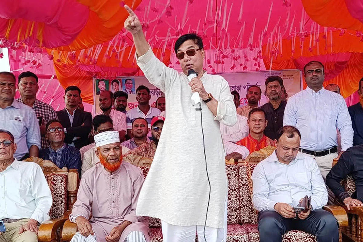 ‘দেশে যেন গরীব মানুষ না থাকে সরকার সেই কার্যক্রম শুরু করেছে’