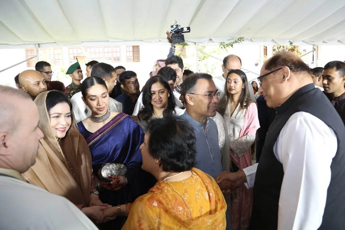 যমুনায় প্রধানমন্ত্রীর ঈদ শুভেচ্ছা বিনিময়