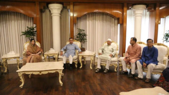 প্রধানমন্ত্রীর সঙ্গে ঈদের শুভেচ্ছা বিনিময় করলেন ড. ইউনূস