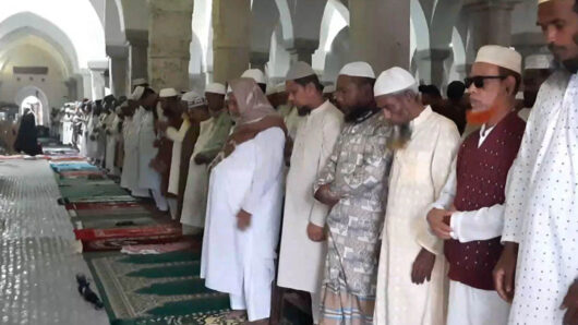 বিশ্বঐতিহ্য ষাটগম্বুজ মসজিদে মুসল্লিদের ঢল