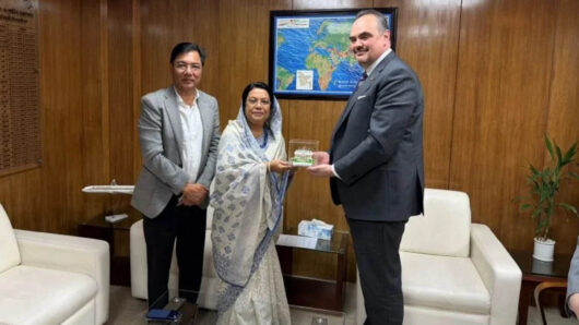 মধ্যপ্রাচ্যে ফ্লাইট বিপর্যয়ে অপতথ্য এড়াতে যাত্রীদের সতর্ক থাকার আহ্বান বিমানমন্ত্রীর