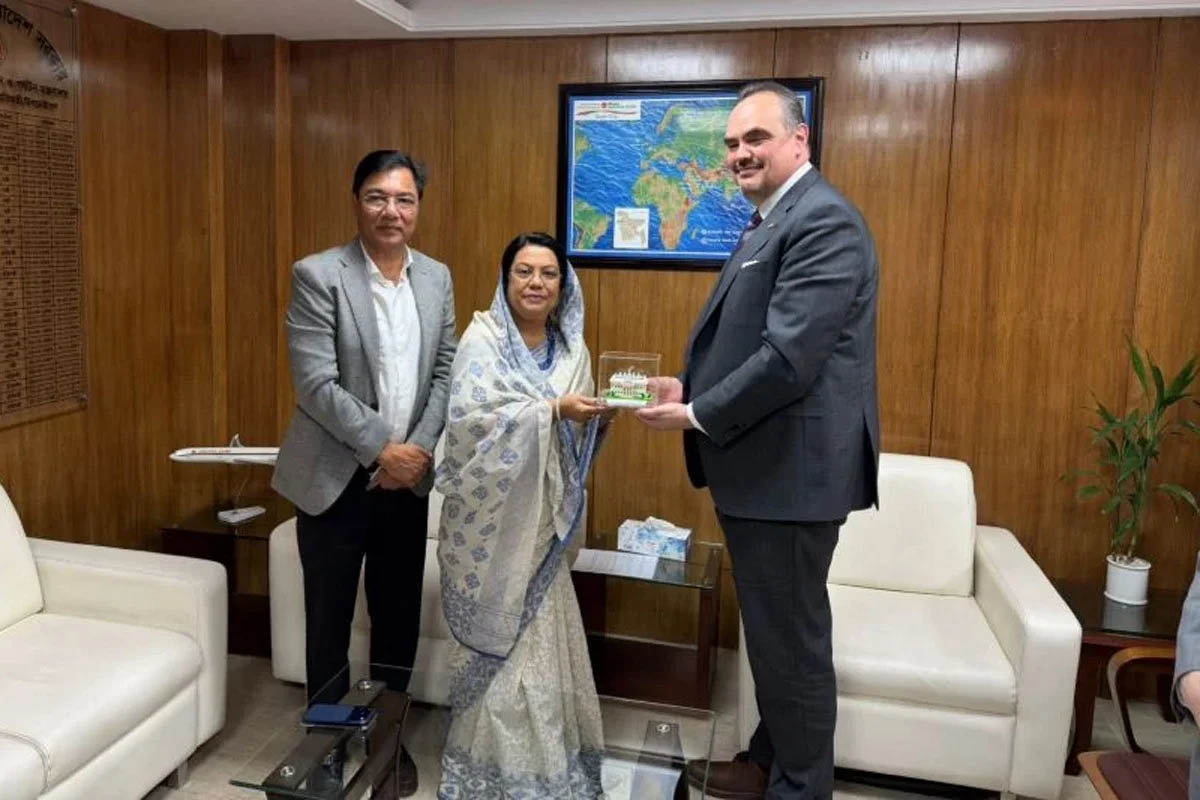 মধ্যপ্রাচ্যে ফ্লাইট বিপর্যয়ে অপতথ্য এড়াতে যাত্রীদের সতর্ক থাকার আহ্বান বিমানমন্ত্রীর