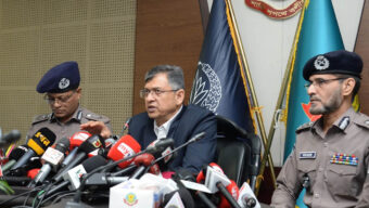 খুব শিগগিরই স ন্ত্রা সী ও চাঁ দা বা জ দে র গ্রে ফ তা রে অ ভি যা ন পরিচালনা করা হবে : স্বরাষ্ট্রমন্ত্রী