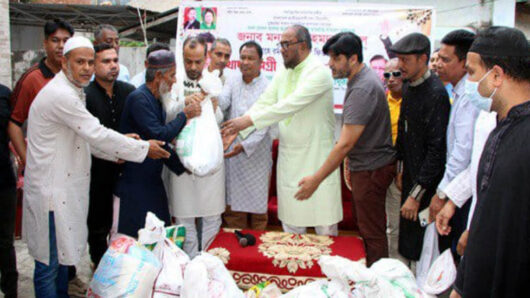 বিএনপি নেতা মনসুর আহমদ রুবেলের উদ্যোগে খাদ্যসামগ্রী বিতরণ