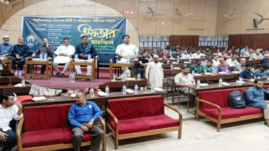 নিরাপত্তা ও পরিচ্ছন্নতা কর্মীদের নিয়ে শাবি প্রক্টর অফিসের ইফতার মাহফিল