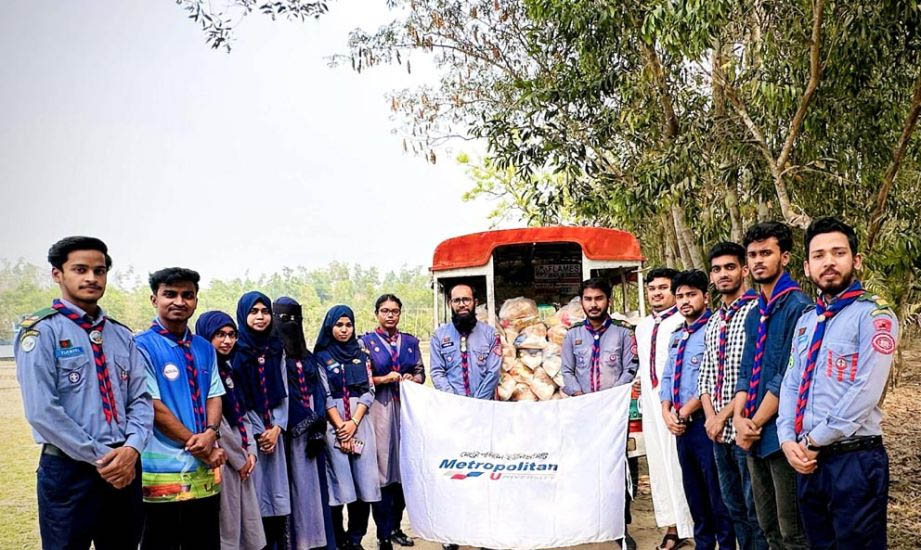 হতদরিদ্রদের পাশে দাঁড়ালো মেট্রোপলিটন ইউনিভার্সিটি রোভার স্কাউট গ্রুপ