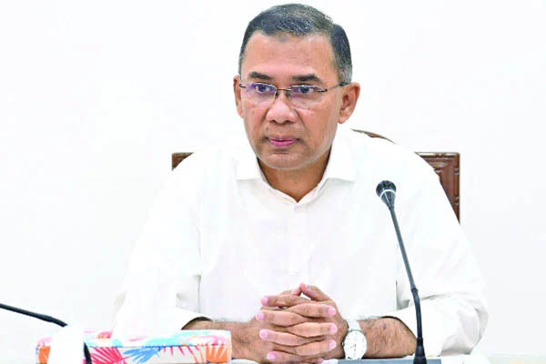 ঈদের ছুটিতেও বাসভবন থেকে জরুরি কাজ করছেন প্রধানমন্ত্রী