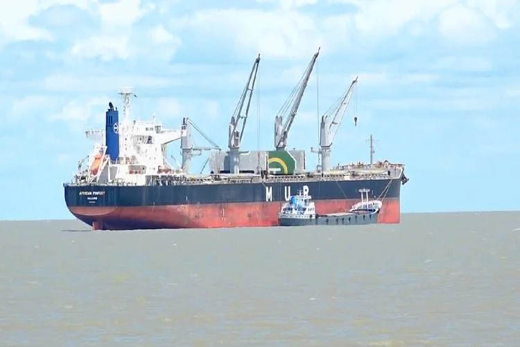 চট্টগ্রাম বন্দরে ৩৪ জ্বালানিবাহী জাহাজের ২৭টি খালাস