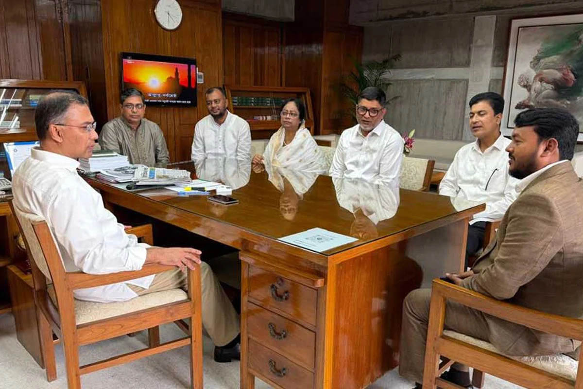 প্রধানমন্ত্রীর সঙ্গে নবনিযুক্ত পাঁচ সিটি প্রশাসকের সাক্ষাৎ