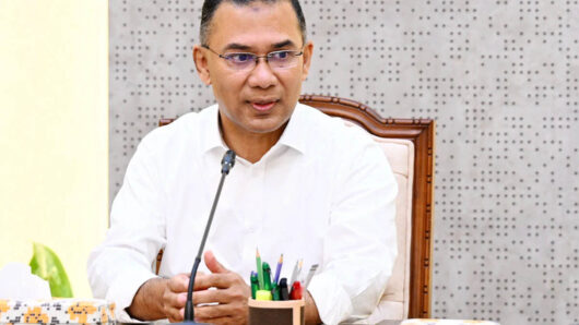 বাড়ির দরজা খুলেই প্রধানমন্ত্রী বললেন, ‘চলেন যু দ্ধে যাই’