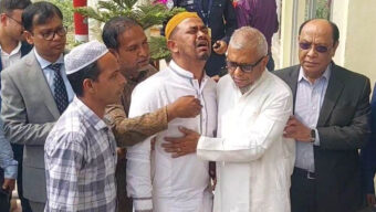 প্রবাসী আলীর ম র দে হ বাড়িতে নিয়ে গেলেন মন্ত্রী আরিফ