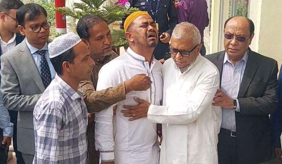 প্রবাসী আলীর ম র দে হ বাড়িতে নিয়ে গেলেন মন্ত্রী আরিফ