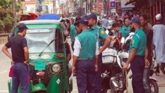 সিলেটে ১২০ যানবাহনের বি রু দ্ধে পুলিশের ব্যবস্থা