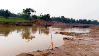 জৈন্তাপুরে অভিযানে বালু জব্দ, পেলুডার আ ট ক