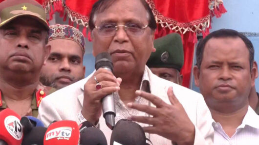 ‘ফুটপাতের ব্যবসায়ীদের শৃঙ্খলার মধ্যে আসতে হবে, এজন্য আমরা লাইসেন্স দিব’