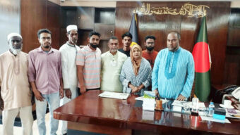 সড়ক সংস্কারের দাবিতে সিসিক প্রশাসকের কাছে এলাকাবাসীর আবেদন