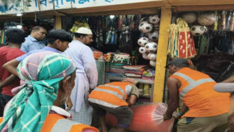 শ্রীমঙ্গল ফুটপাত ও সড়ক উ চ্ছে দ অ ভি যা ন