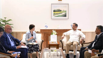 প্রধানমন্ত্রীর সঙ্গে এআইআইবি প্রতিনিধি দলের সাক্ষাৎ